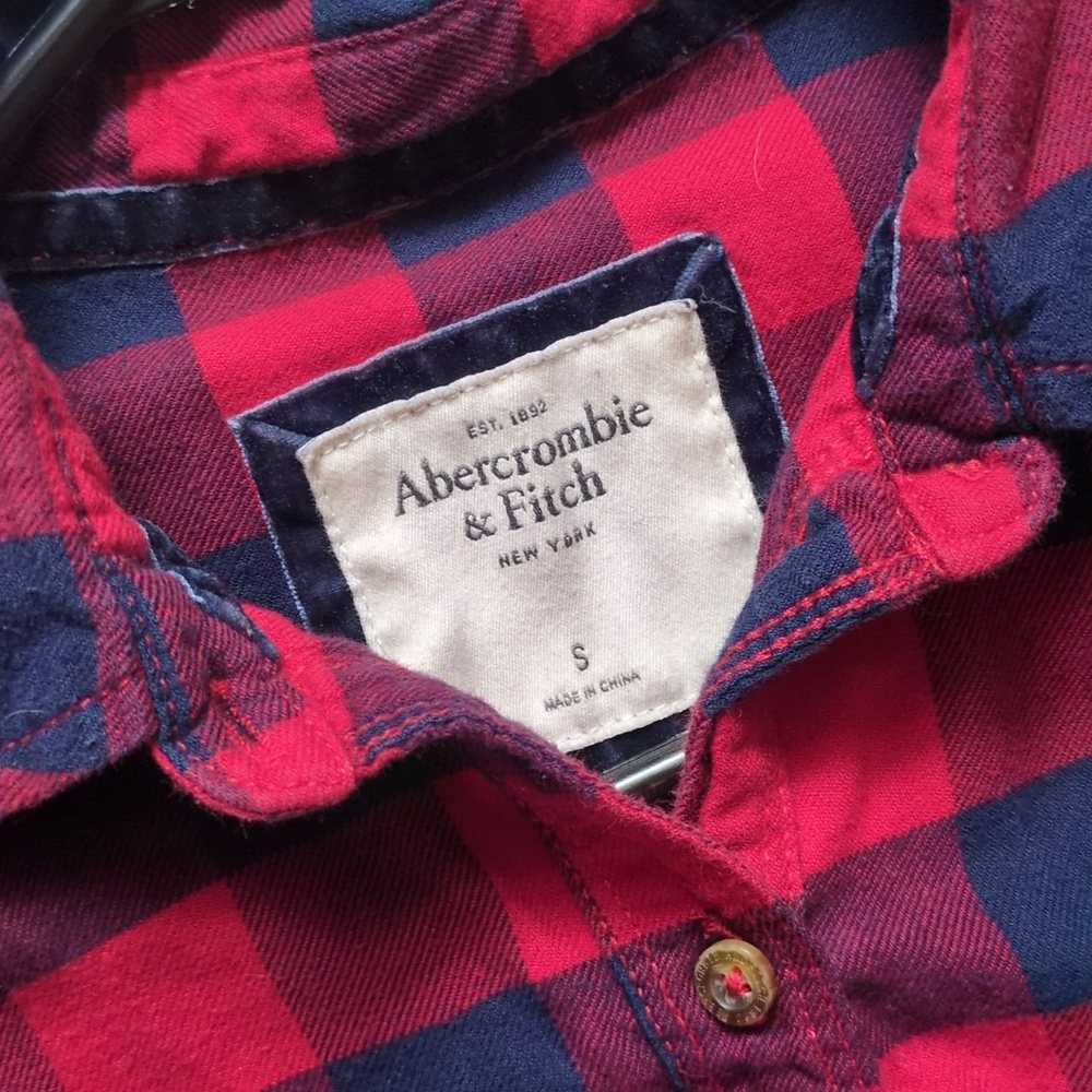 Abercrombie & Fitch Red and Navy Checkered Plaid Button-Down Shirt XS - Picture 2 of 5